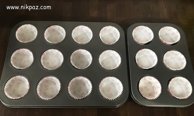 آماده کردن قالب برای کاپ کیک بدون شیر